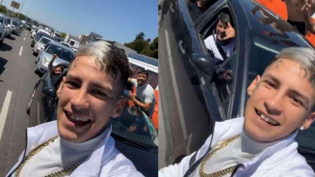 L-Gante sac�ndose fotos con sus fans en la autopista Acceso Oeste.