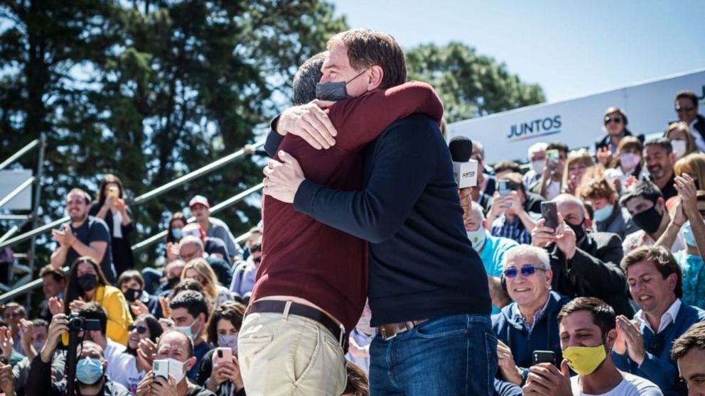Santilli y Manes compartieron su primer acto de campaña.