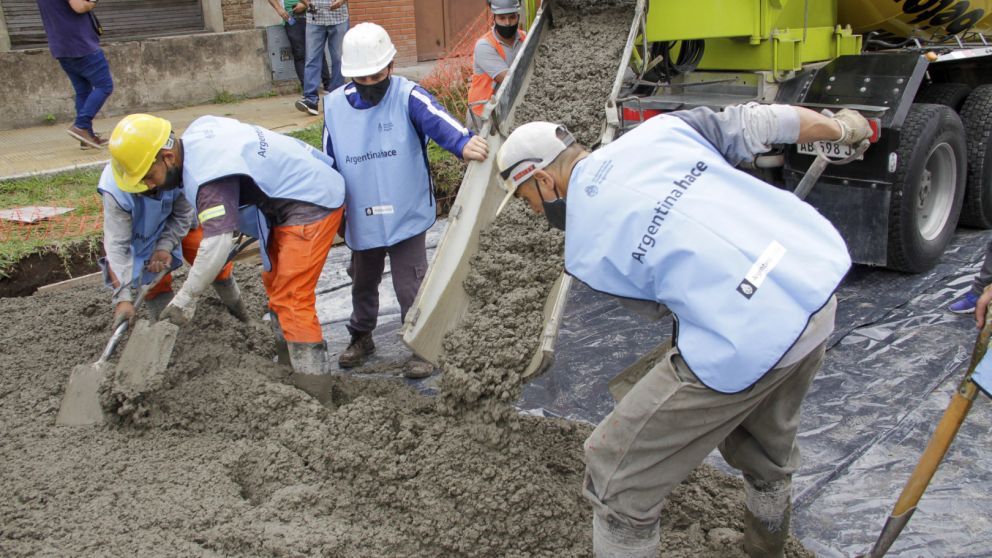 El sector de la construcción empezará a contratar beneficiarios de distintos planes sociales.