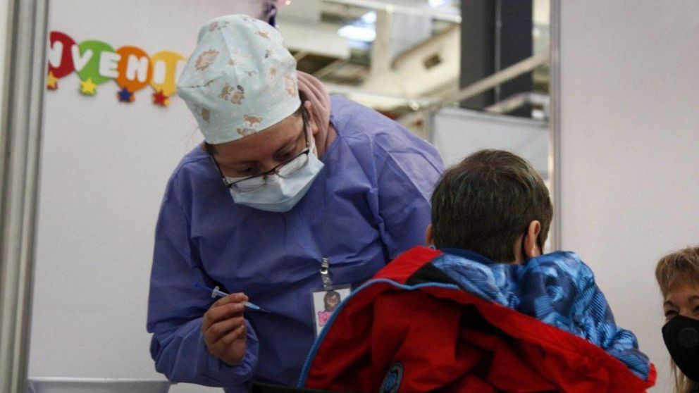 La vacunación pediátrica comenzará a aplicarse el martes próximo.