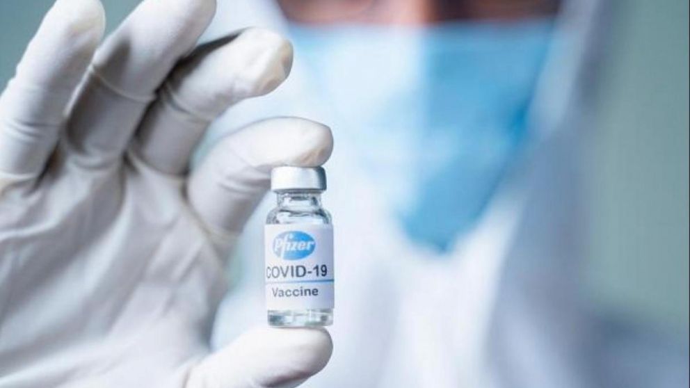 Los resultados sobre la eficacia de Pfizer llegan justo un día después de que la Agencia Europea del Medicamento autorizara la dosis de refuerzo de la vacuna para la población general.