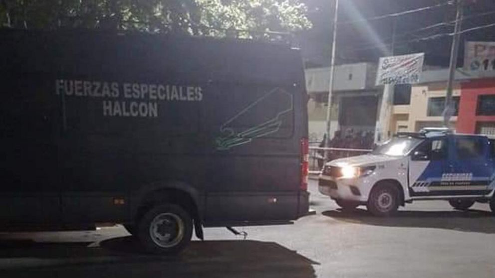 Toma de reh�n mortal: tom� de cautivo a su amigo y dispar� m�s de 300 veces contra la Polic�a, y ambos fallecieron.