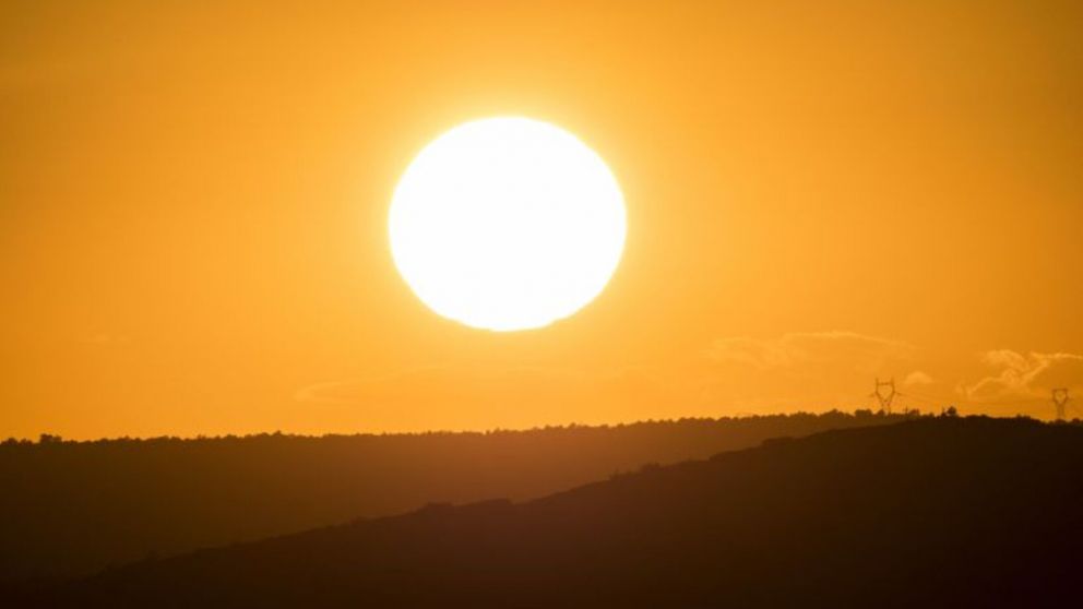 Un grupo de científico determinó cuál es el verdadero color del Sol y no es amarillo, naranja ni rojo (imagen ilustrativa).