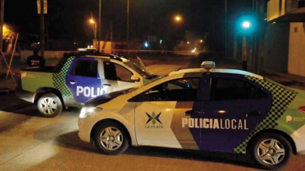 La policía busca identificar a los supuestos rugbiers agresores.