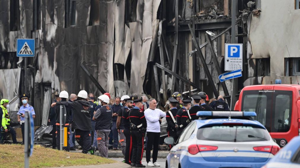 Tragedia a�rea: ocho muertos al caer un avi�n cerca de Mil�n.