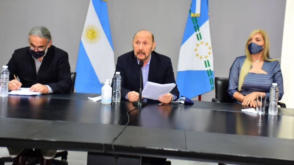 Formosa anuncia aumentos de 10% para los estatales y 50% en las asignaciones familiares.