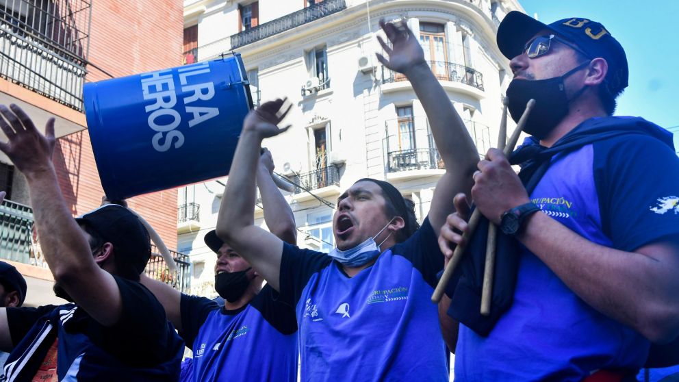 Amplio operativo de seguridad en la sede del sindicato de lecheros por una disputa gremial interna (Télam).