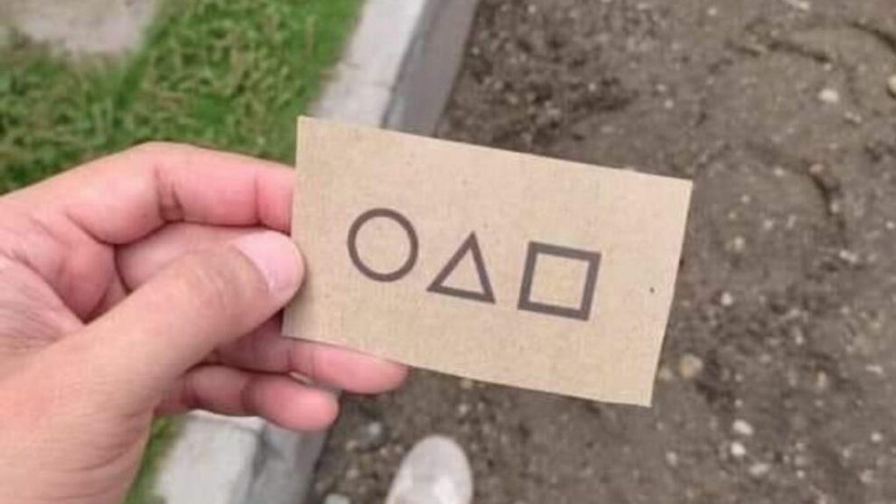 El contacto aparece en la tarjeta de "El Juego del Calamar".