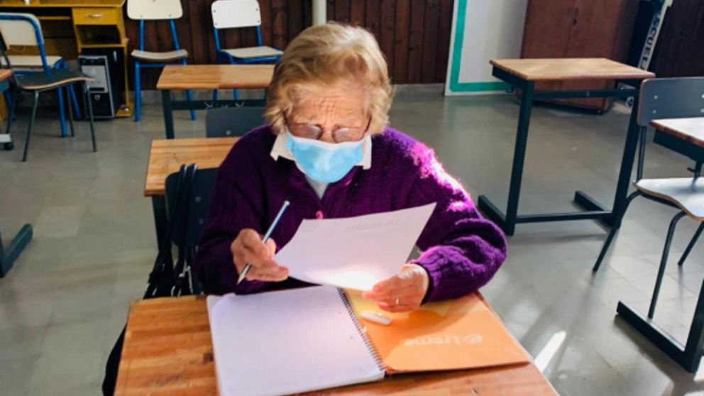 Blanca, a sus 93 años, logró terminar la primaria.
