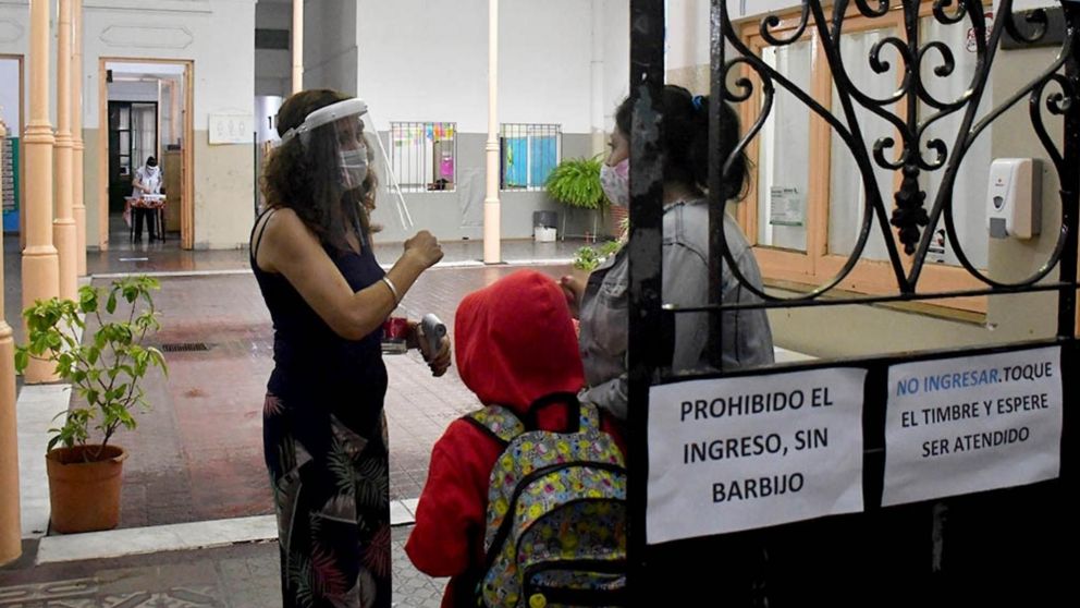 Las provincias comenzaron a flexibilizar las restricciones por coronavirus (Télam).