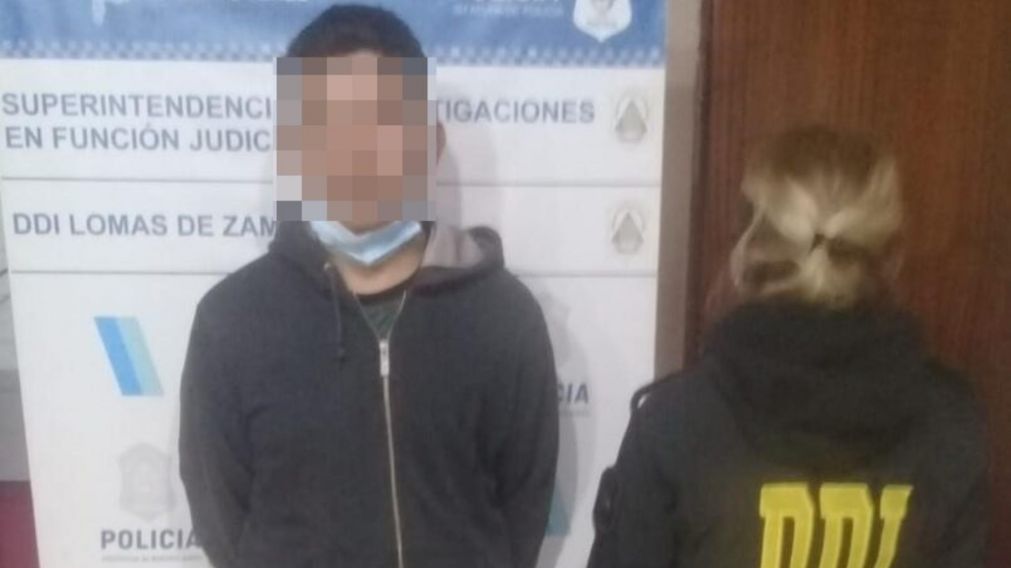 Este es el sujeto que fue capturado por los investigadores policiales.