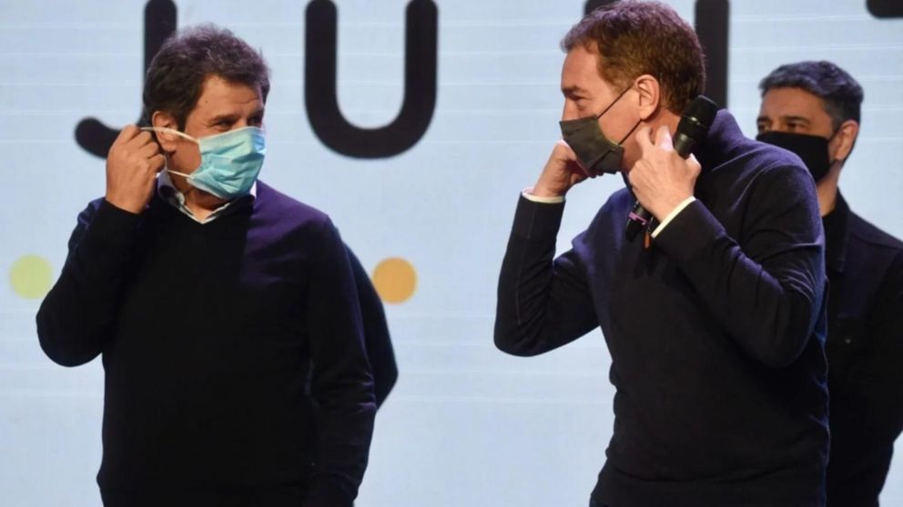 Santilli (derecha) encabezar� la boleta bonaerense, seguido de Graciela Oca�a y Manes (izquierda).