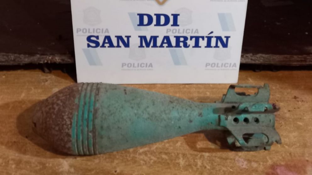 Esta es la munición de mortero que fue hallada en poder de los delincuentes.