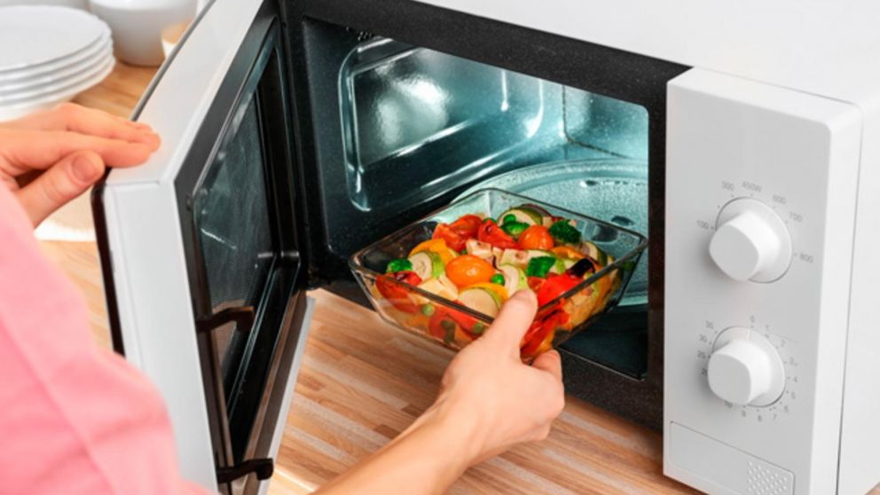 Las recetas para microondas muchas veces sacan de un apuro a las personas que tienen hambre y poco tiempo para cocinar.