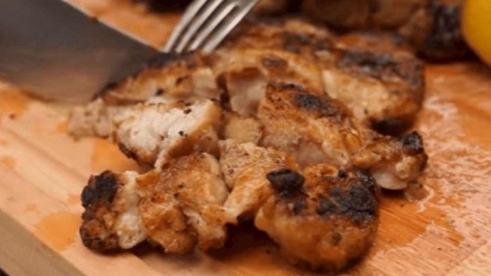 La molleja es una achura que suele servirse como entrada, pero muchos arman un gran plato principal a su alrededor.