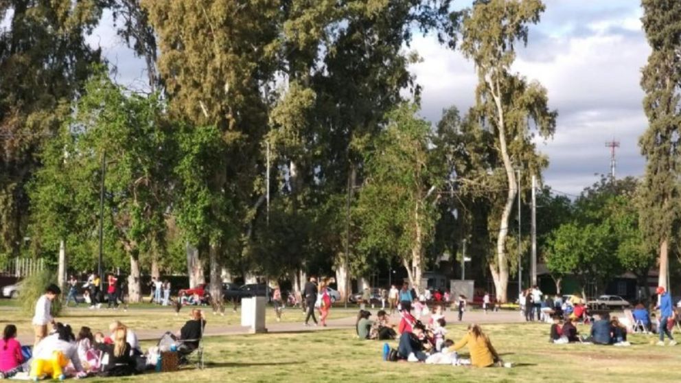 El enfrentamiento de dos jóvenes en los festejos del Día del Estudiante culminó con un detenido. (Gentileza: La Provincia SJ)