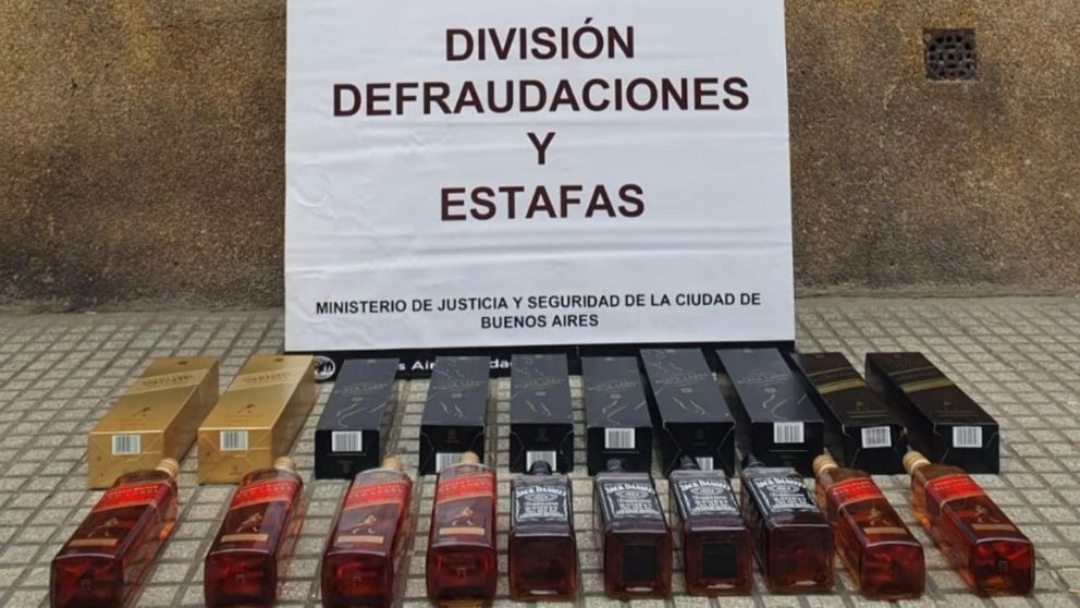 Parte de los productos comprados por la estafadora con la tarjeta de crédito robada.