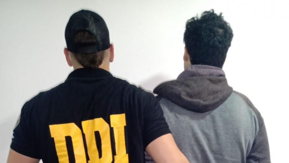 Este es el individuo que fue detenido por los investigadores policiales.