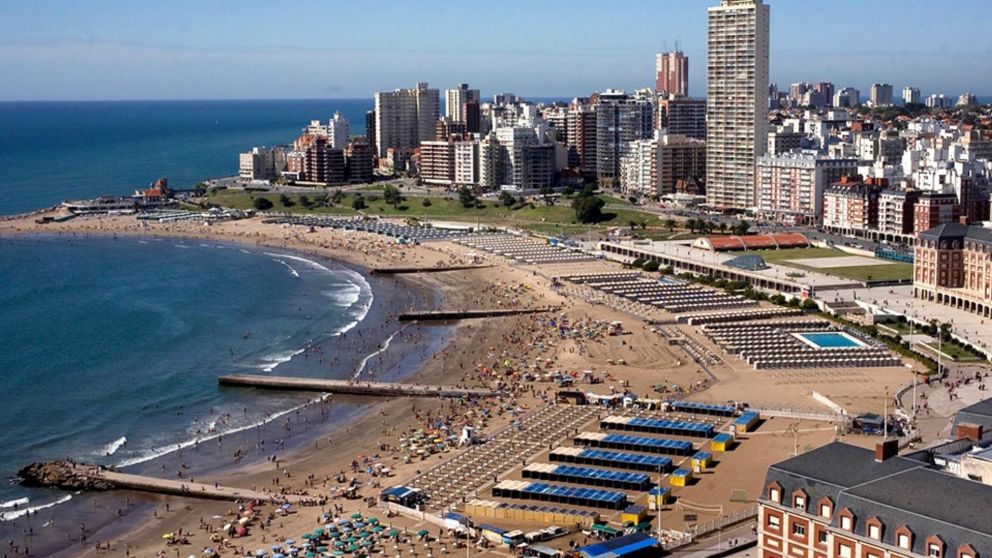 Buscan trabajadores jóvenes en balneario de Mar del Plata (Telam).