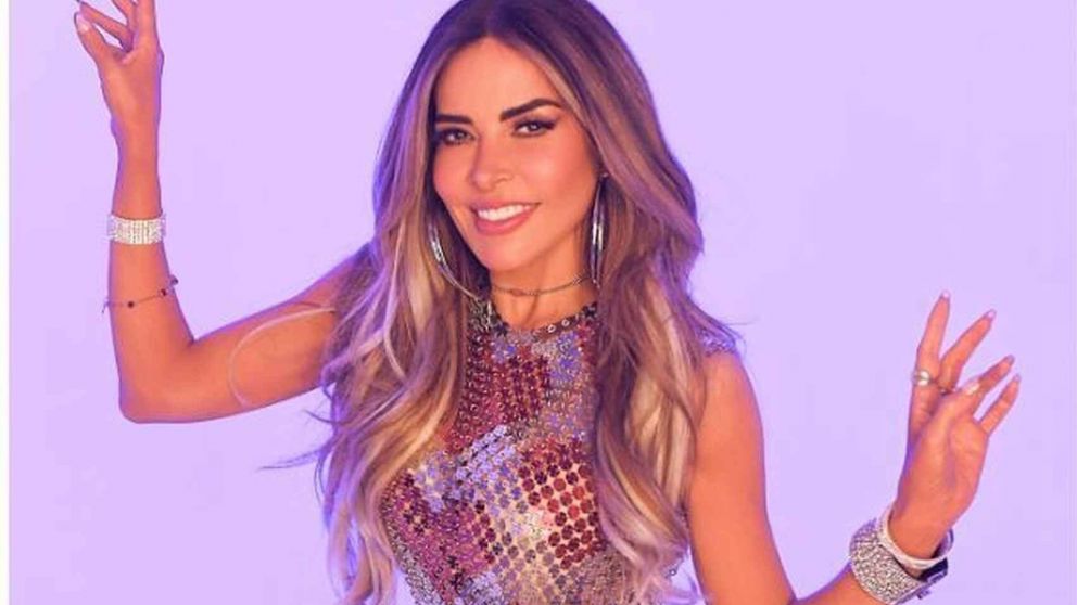 Además de Gloria Trevi, también acusan a su esposo , Armando Gómez Martínez.