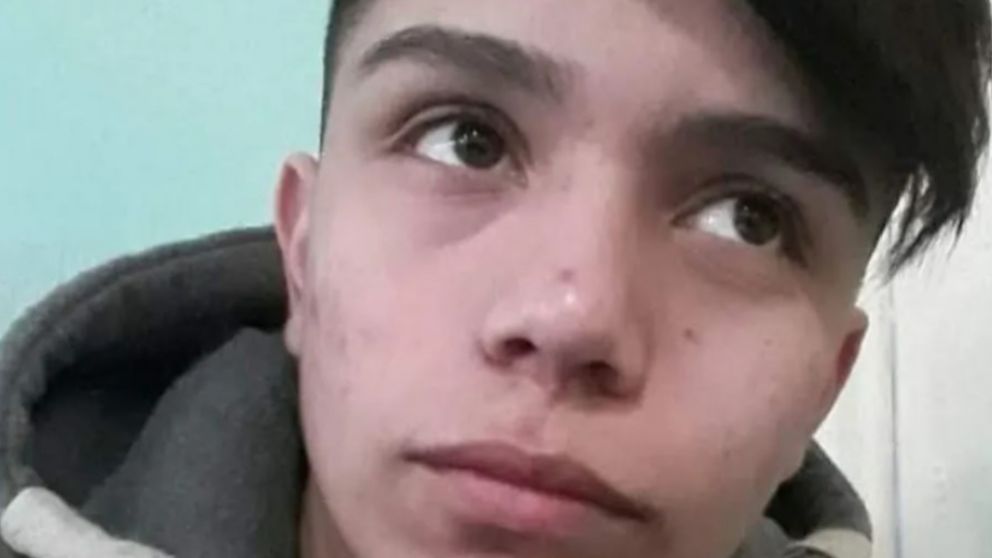 Este es Alan Ismael Rico, de 18 a�os, quien permanece internado en grave estado a ra�z de la golpiza.