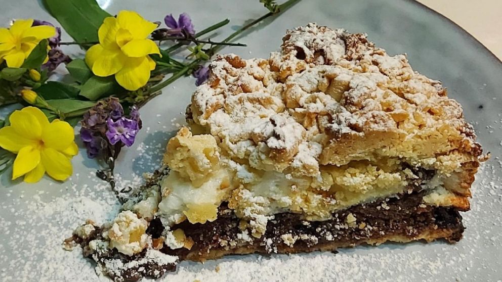 Pleniak: receta de la irresistible tarta dulce rallada con mermelada agria.