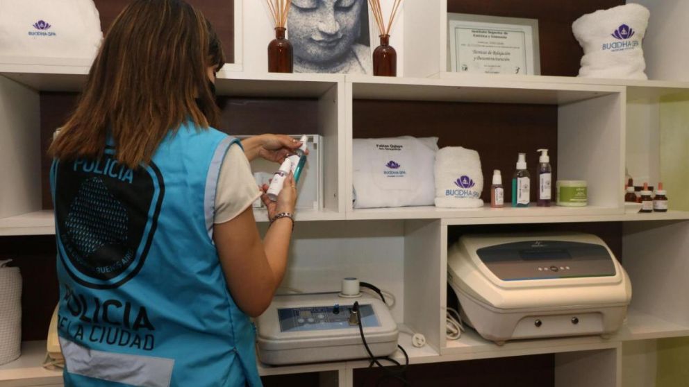 Desbarataron una clínica estética trucha en el Microcentro porteño.