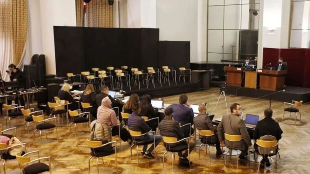 Una imagen de una de las audiencias del juicio por jurados desarrollado en el Teatro Auditorium, de Mar del Plata (Gentileza de 0223).