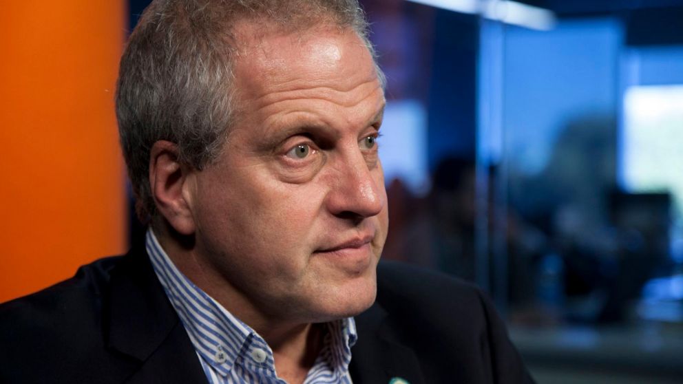 El flamante ministro de Educación es licenciado en Educación Física por la Universidad Nacional de Luján.