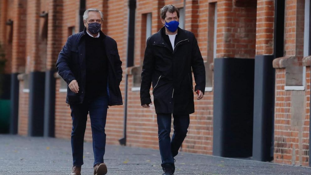 "Junto al Presidente Alberto Fernández rumbo a la vida que queremos", escribió el ahora ex secretario de Prensa con una foto con el mandatario.