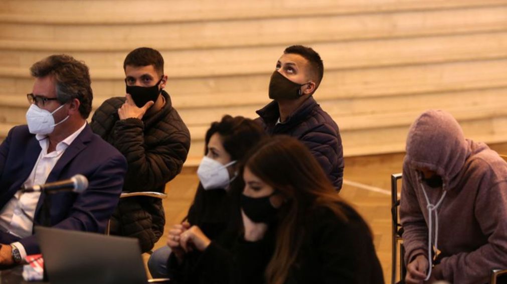 El juicio se hizo en un auditorio para garantizar los protocoles por la pandemia