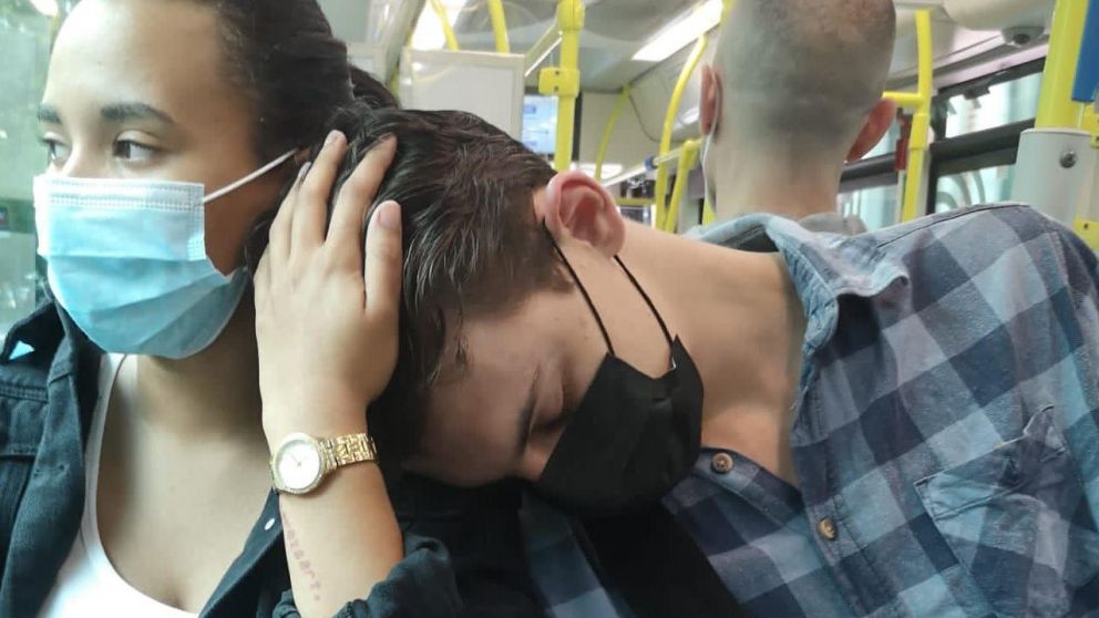 La foto con la cual la joven compartió la romántica historia en Twitter.