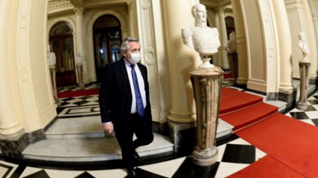 El Presidente y una jornada de reuniones de alto nivel en la Casa Rosada para decidir el futuro de su gestión.