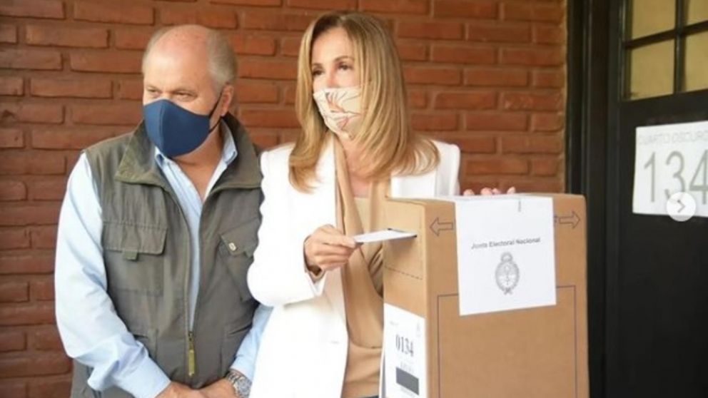 Alejandro y Dulce Granados, al momento de la votación en Ezeiza.