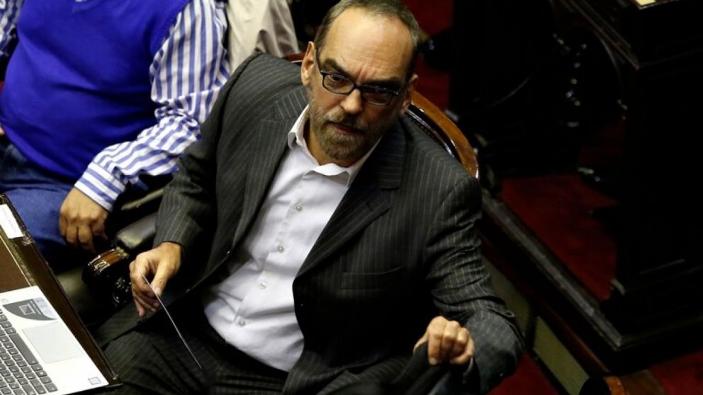 El diputado también cargó contra el gobierno en las redes sociales.
