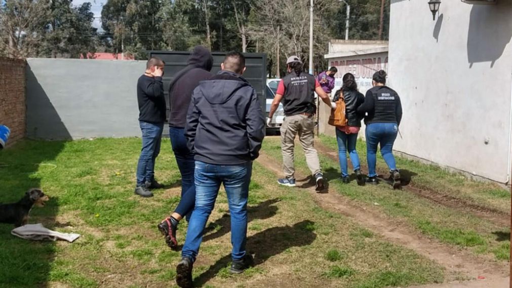 Así fue detenida la pareja del policía envenenado (Gentileza El Diario de La Pampa).