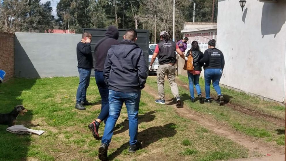 Así fue detenida la pareja del policía envenenado (Gentileza El Diario de La Pampa).