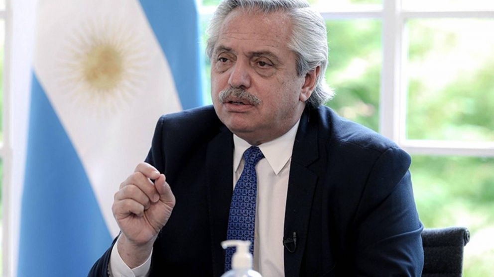 Alberto Fernández repudió el ataque de una patota contra estudiante de comunicación no binario.