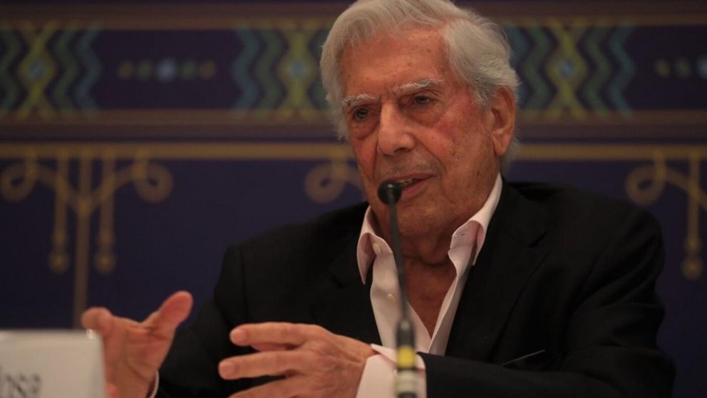 Mario Vargas Llosa y una valiente confesión sobre abuso (Archivo).