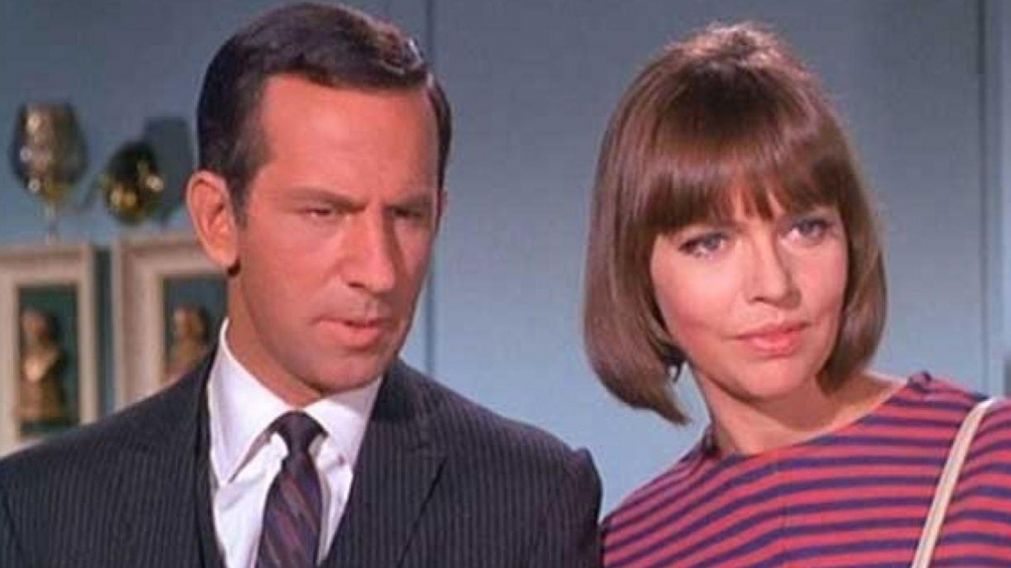Bárbara Feldon, Don Adams y la famosa serie "El Superagente 86" (Archivo).