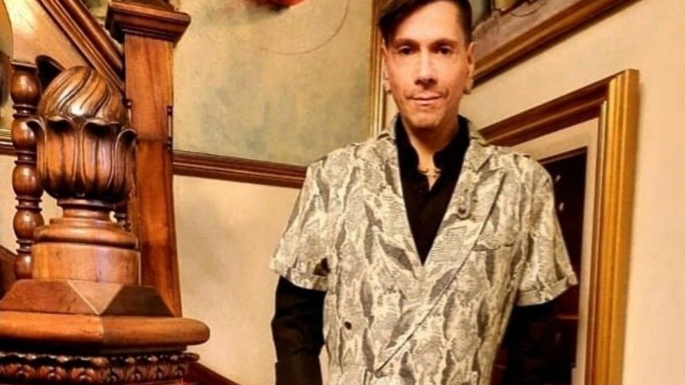 El modisto había denunciado su caso en el libro "Corte y confesión", editado en 2008.