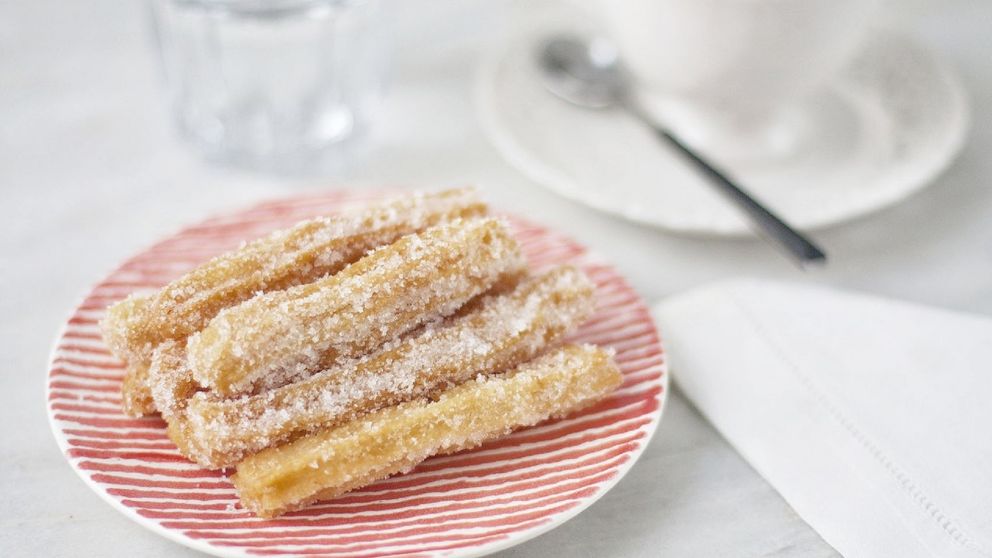 Disfruta de unos ricos mates y estos churros para la hora de la merienda.