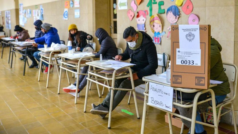 Quienes estén infectados de coronavirus o tengan síntomas, están exceptuados de ir a votar. (Télam)