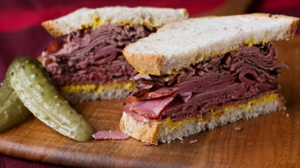 El Montreal Smoked Meat es un sandwich t�pico de Canad�, muy similar al sandwich de pastrami de Nueva York