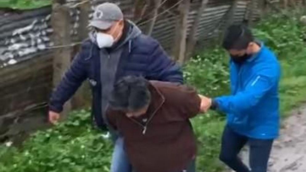 Fue detenido por violar a su hijastra durante 11 años y tener un hijo con ella: además la obligó a abortar cuatro veces.