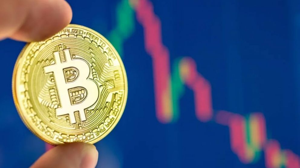 El Salvador adopt� el Bitcoin como moneda y su valor se derrumb� en segundos.
