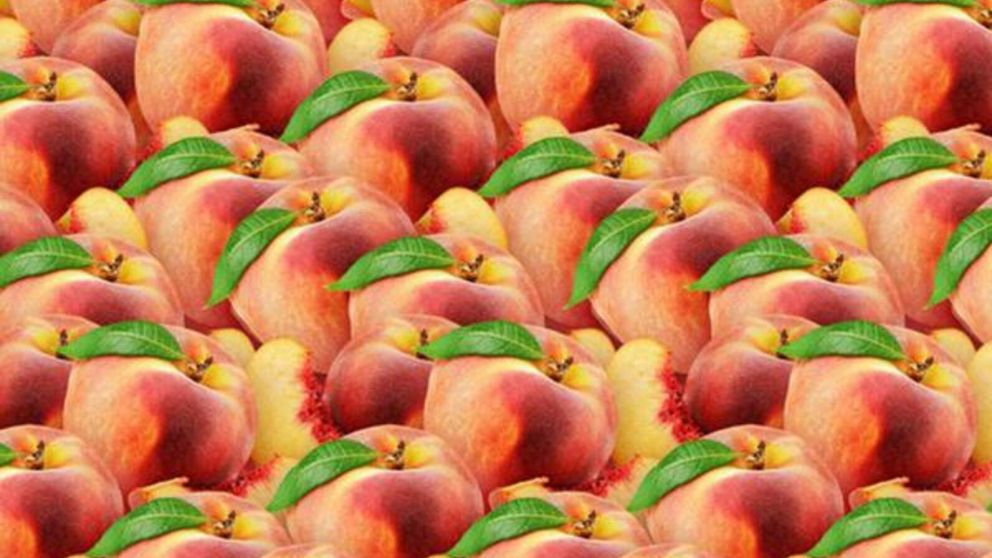 Entre los duraznos se ha camuflado una manzana y habrá que encontrarla en menos de 10 segundos.