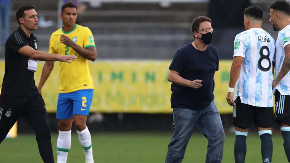 Scaloni tras la suspensi�n de Brasil-Argentina: "Vengo para que nuestro pa�s se entere lo que ha sucedido.