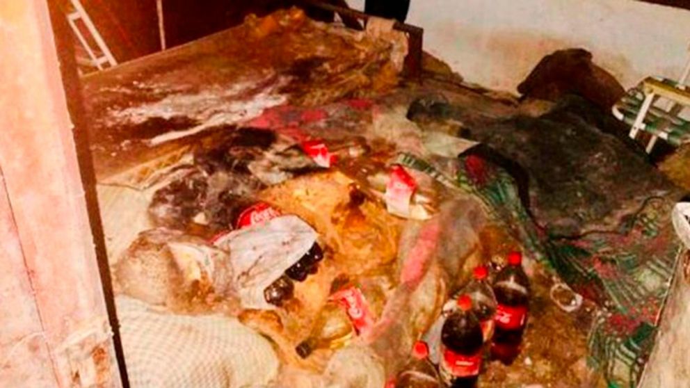 El esqueleto de la mujer de 89 años apareció debajo de unas frazadas en su casa de la localidad bonaerense de Caseros.