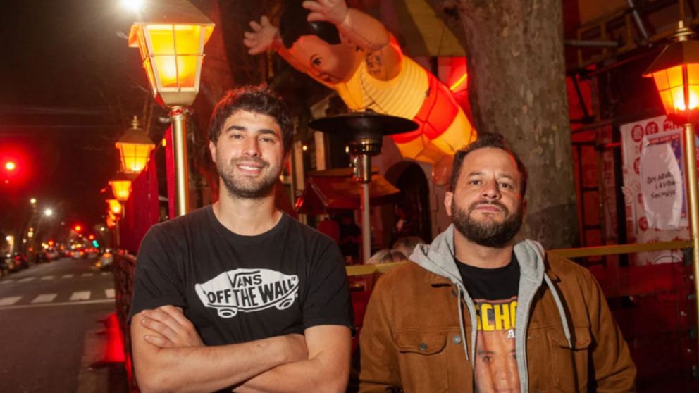 Germán Sitz y Pedro Peña frente a su restaurante Niño Gordo, en Palermo